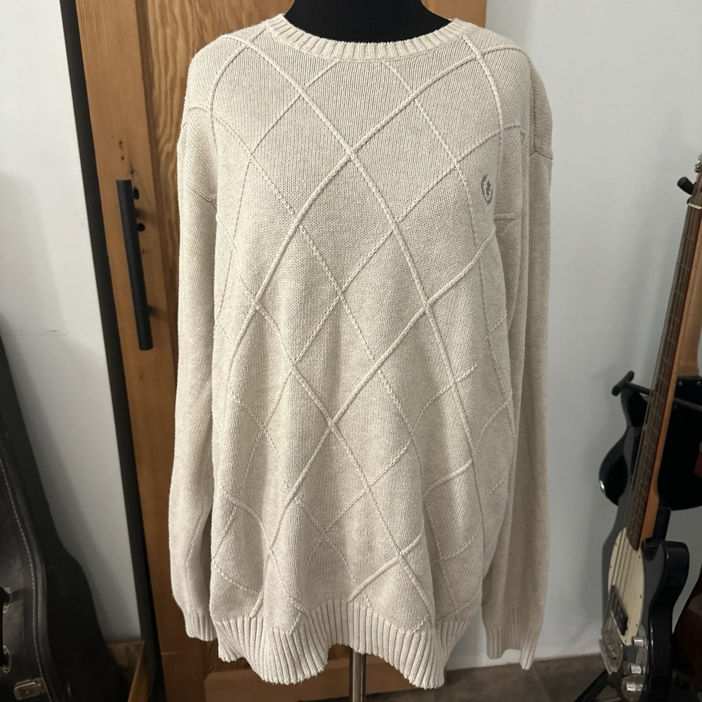 Izod Men's Textured Cream Crewneck Sweater
